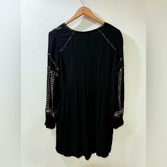 Knox Rose Black Long Sleeve Dress with Patterned Details - Picture 4 of 5